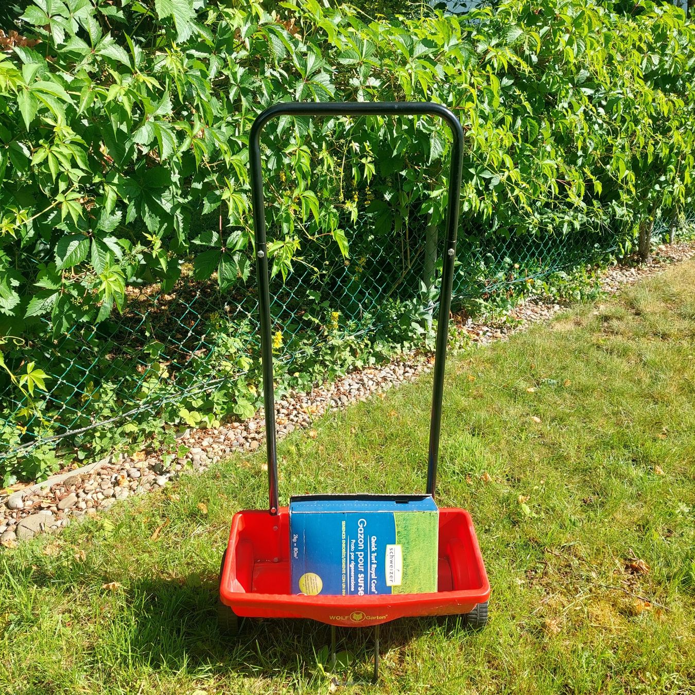 Altro in Utensili da giardino: Wolf Garten-Streuwagen mit 2kg Rasensaat – Usato da Solothurn venduto da Kuma5