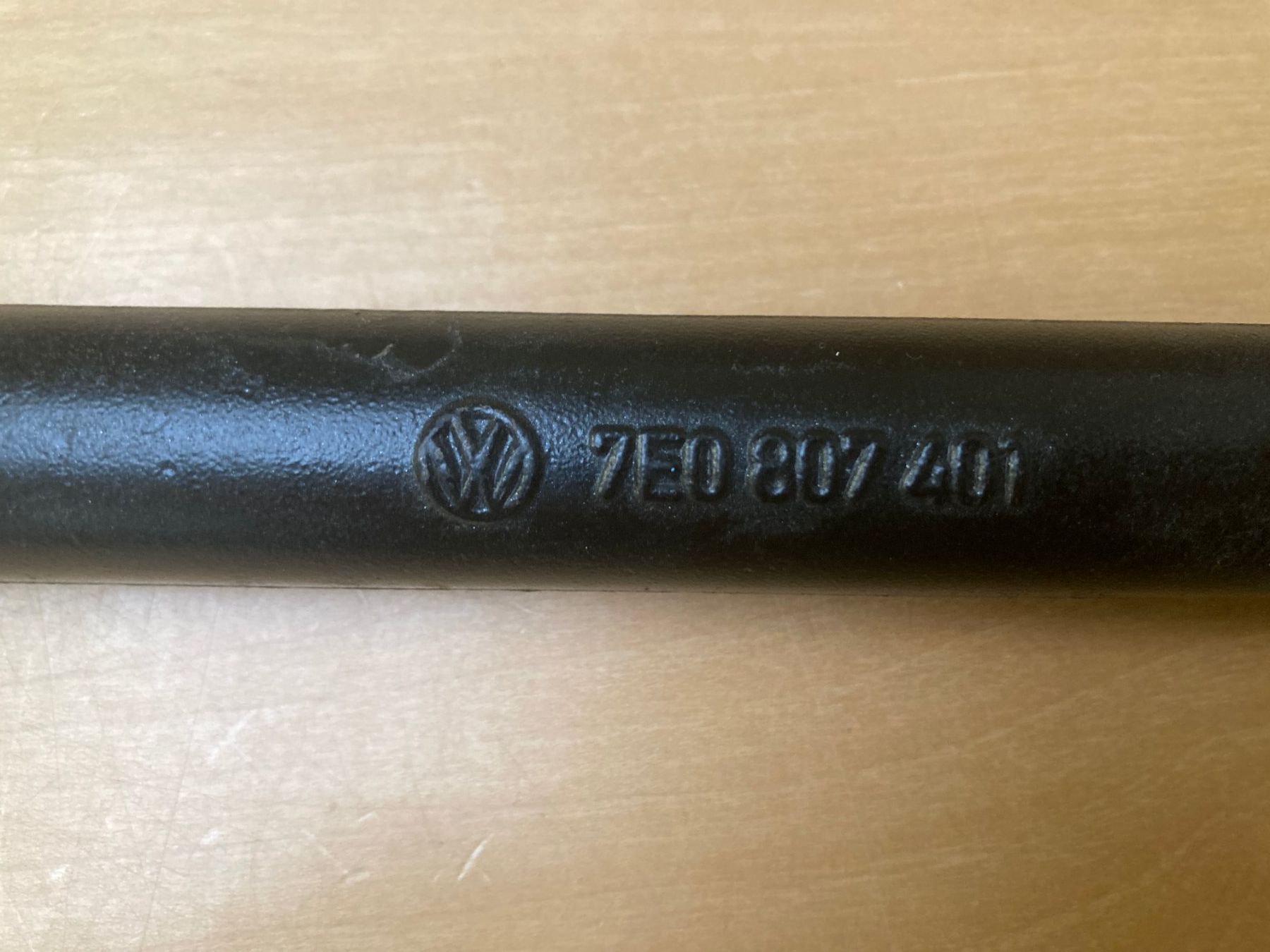 Volkswagen Alle Autoersatzteile: Abschlepphaken Abschleppöse 7E0807401 für VW T4 T5 – Neu und originalverpackt aus Cham von WB2223 3