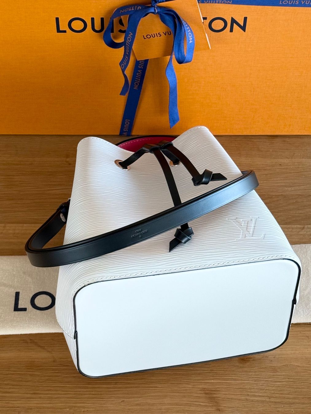 Louis Vuitton Borse da donna: Louis Vuitton NeoNoe BB – Usato da Reinach AG venduto da BisMad3 7