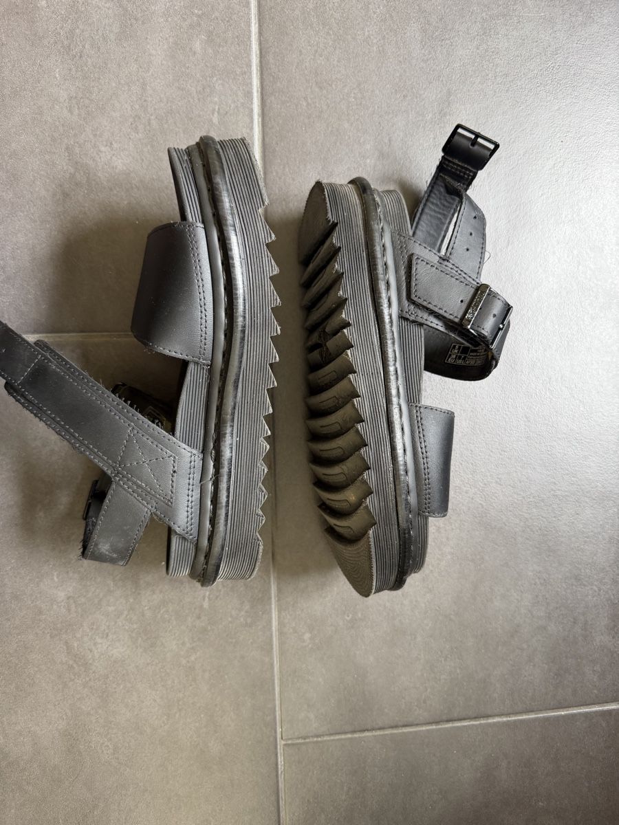 Scarpe da donna: Dr. Martens Sandalen, schwarz, Grösse 38 – Usato da Zürich venduto da ChiaraJacomet 4