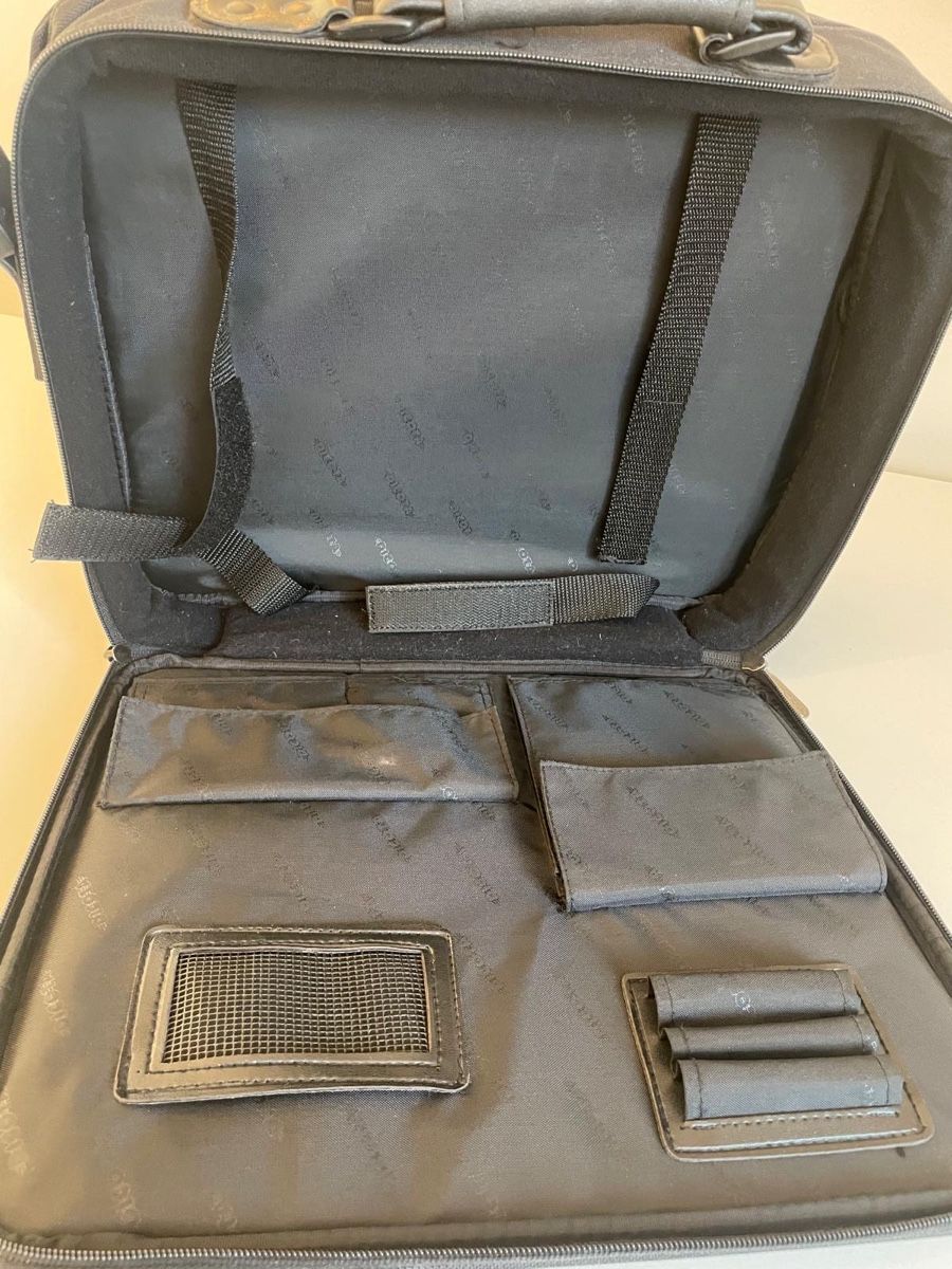 Borse: Schwarze Laptoptasche Dicota gepolstert – Usato da Basel venduto da Ch2005 5