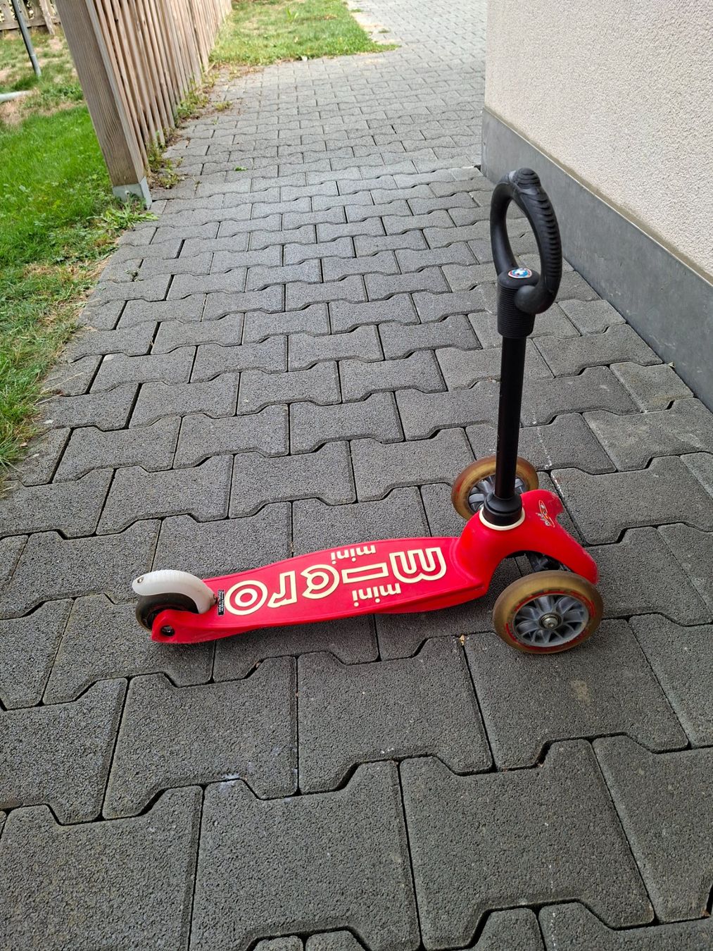 Micro Kickboard: Kinderroller Micro Mini rot gebrauchter Zustand – Usato da Waltenschwil venduto da BJBari 4