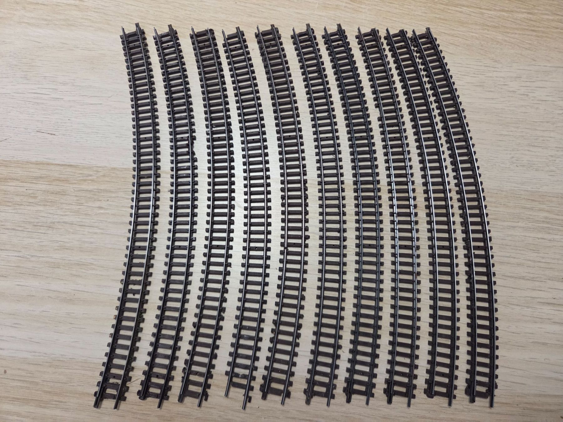 Arnold Modellini di ferrovie: Arnold N 10 x 0163 Gebogenes gleis – Usato da St-Aubin-Sauges venduto da Lo_Go