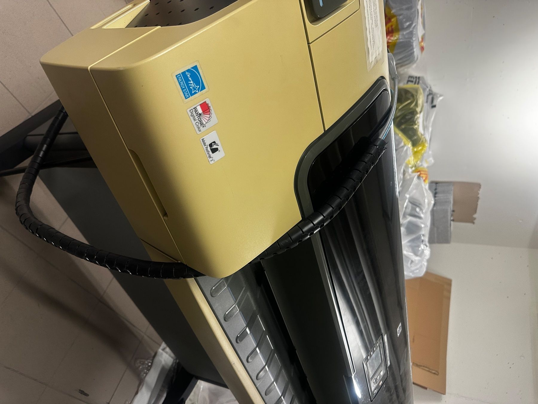 Stampanti: GP Designjet T1100ps 44 Plotter (Modell Q6688A) – Usato da Zofingen venduto da Gizem156 1