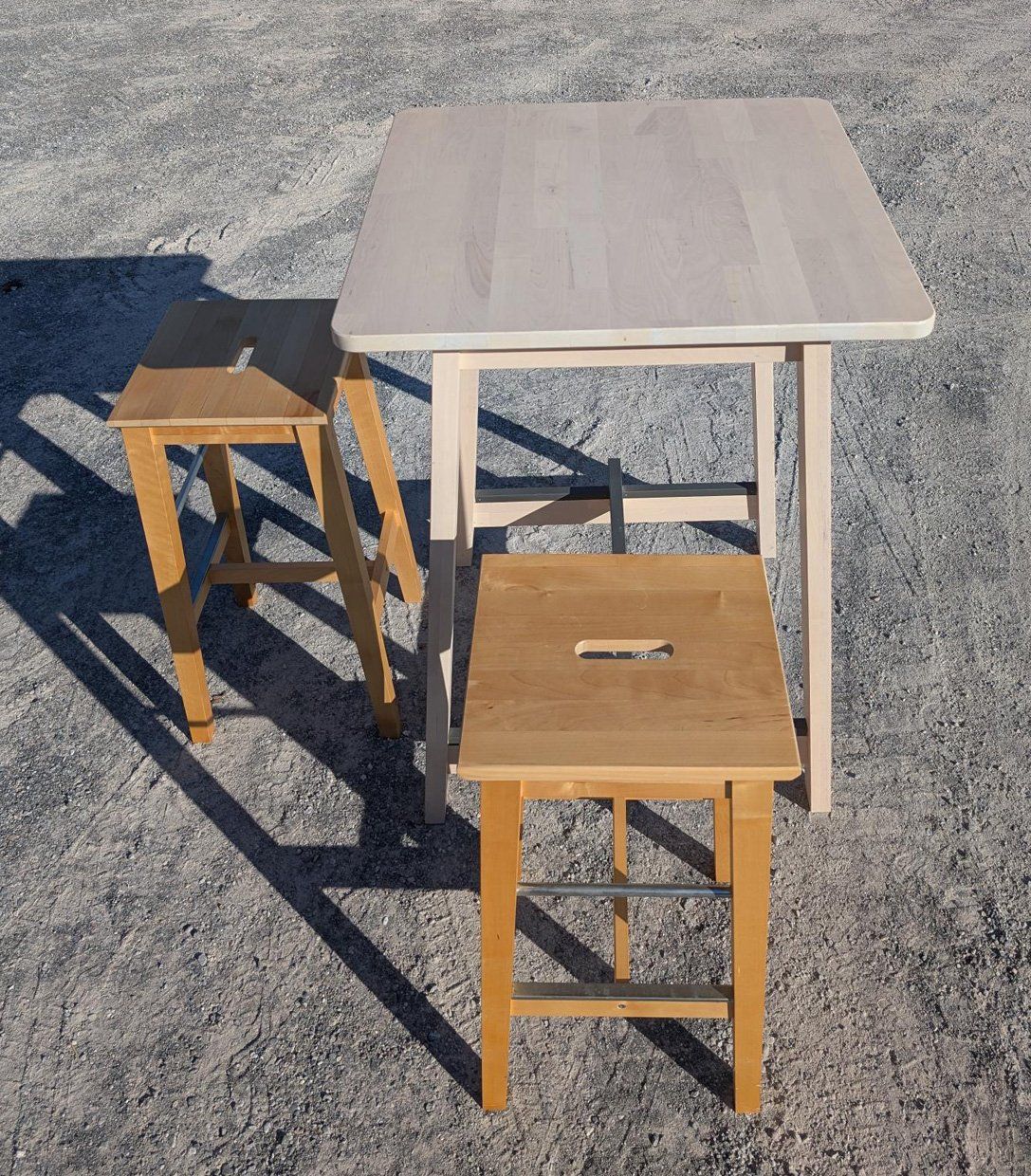 Ikea Set di tavolo e panche: IKEA Bartisch inkl. 2 Barhocker neuwertig – Usato da Tägerschen venduto da Bachmann_21 2