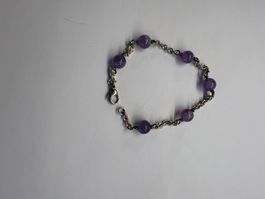 Armband mit lila Steinen und Silberkette, gebraucht