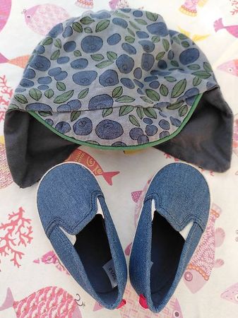 Set cappellino con paraorecchie + scarpette (6-18 mesi)