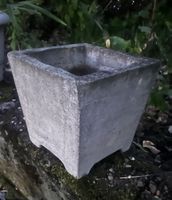Quadratischer Pflanzentopf / Übertopf aus Beton 25x25x25 cm