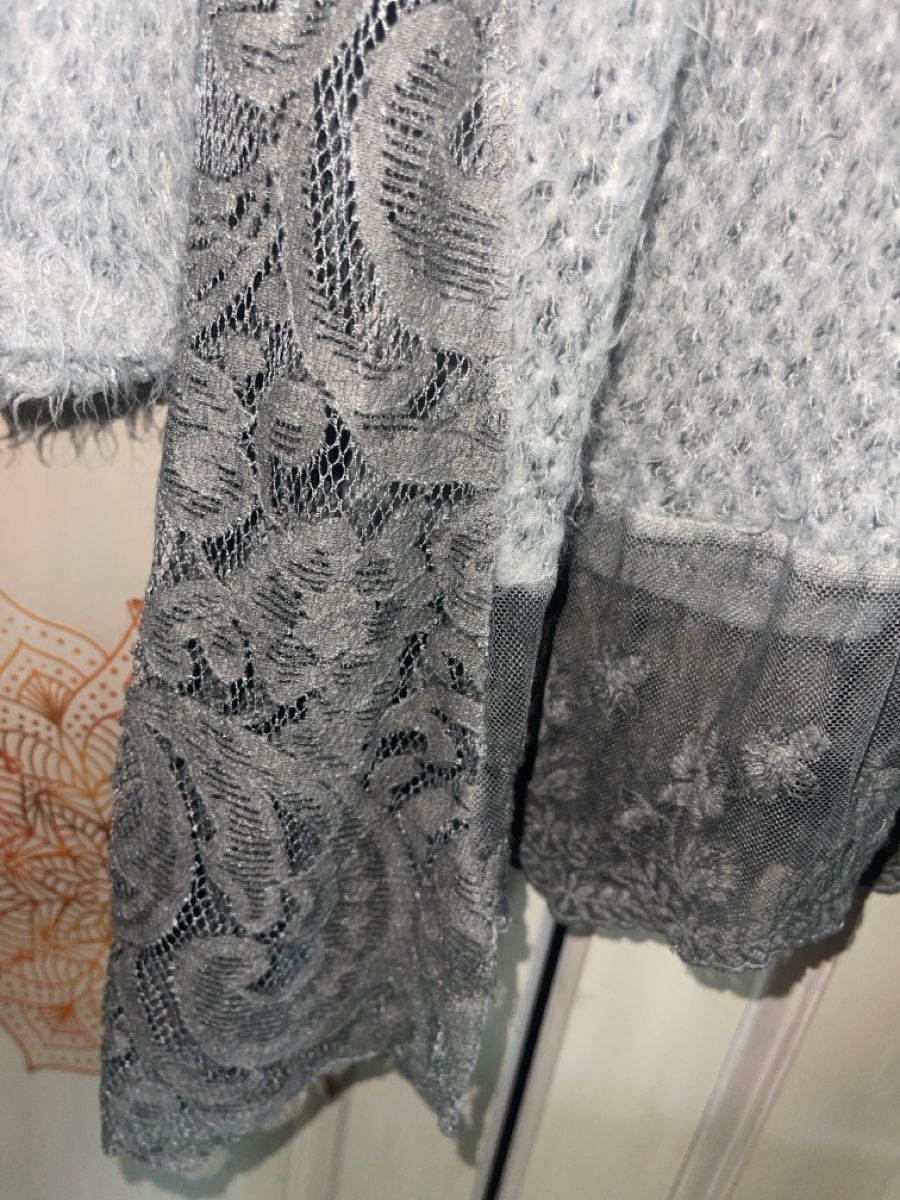 Maglioni & Felpe: Damen Pullover mit Spitze hellgrau – Usato da Bützberg venduto da dan_jhn9 1
