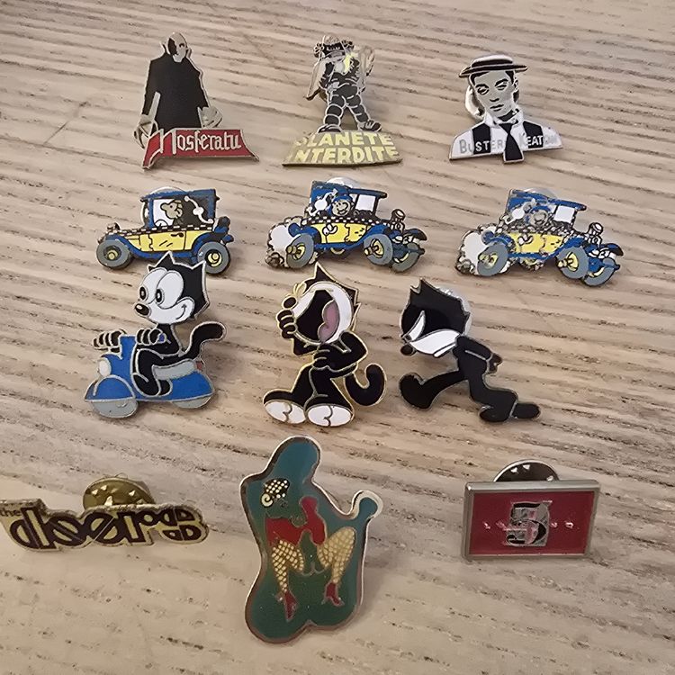 pin’s rétro 12 pièces (Gebraucht) in Martigny für CHF 10 – mit ...
