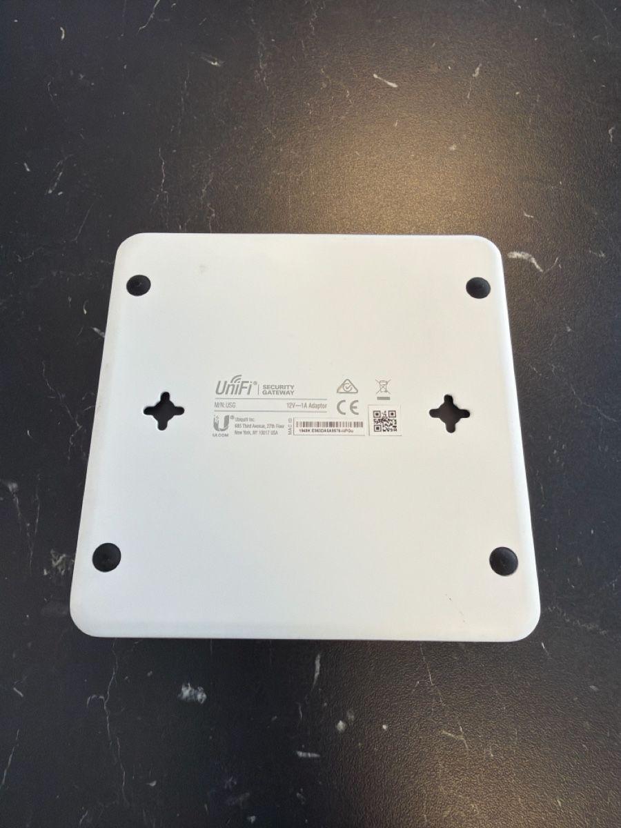 Unifi Modems & Router: 3 x Unifi Security Gateway USG – Neu und originalverpackt aus Egliswil von HolgerHermann 3
