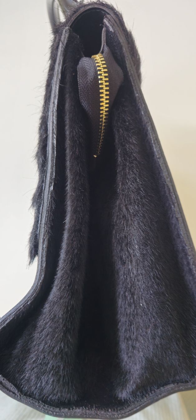 Celine Sacs femmes: Celine Lack/Kunstfell Handtasche schwarz – Neuf avec emballage d'origine à Luzern par TausendD 2