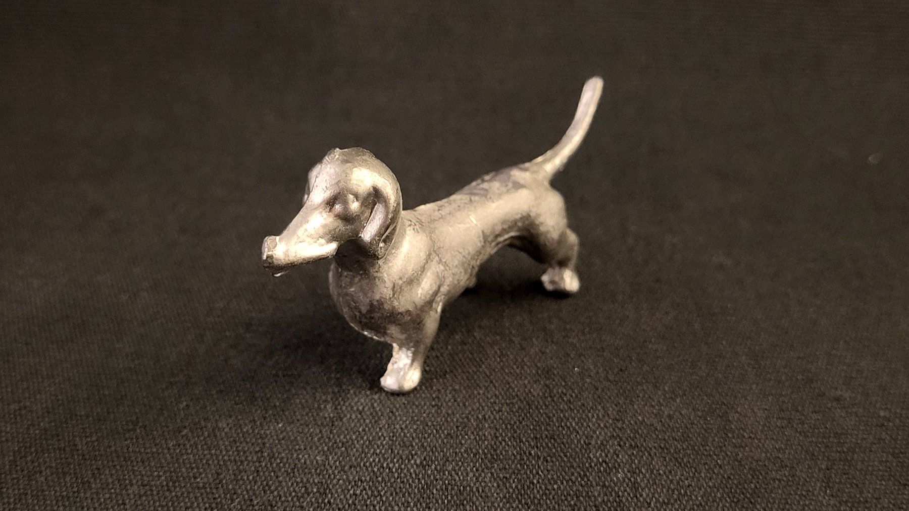 Statuette: Kleiner Metall-Dackel "I" – Usato da Basel venduto da spinne02 3