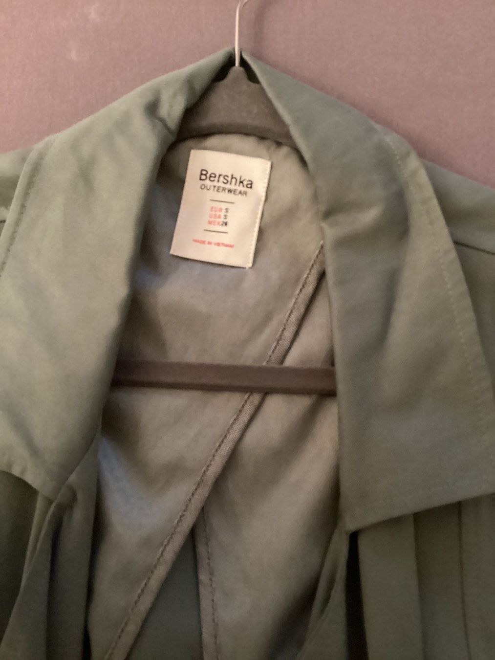 Bershka Cappotti: Bershka Stilvoller Trenchcoat – Usato da Pfäffikon ZH venduto da JingTunic 1