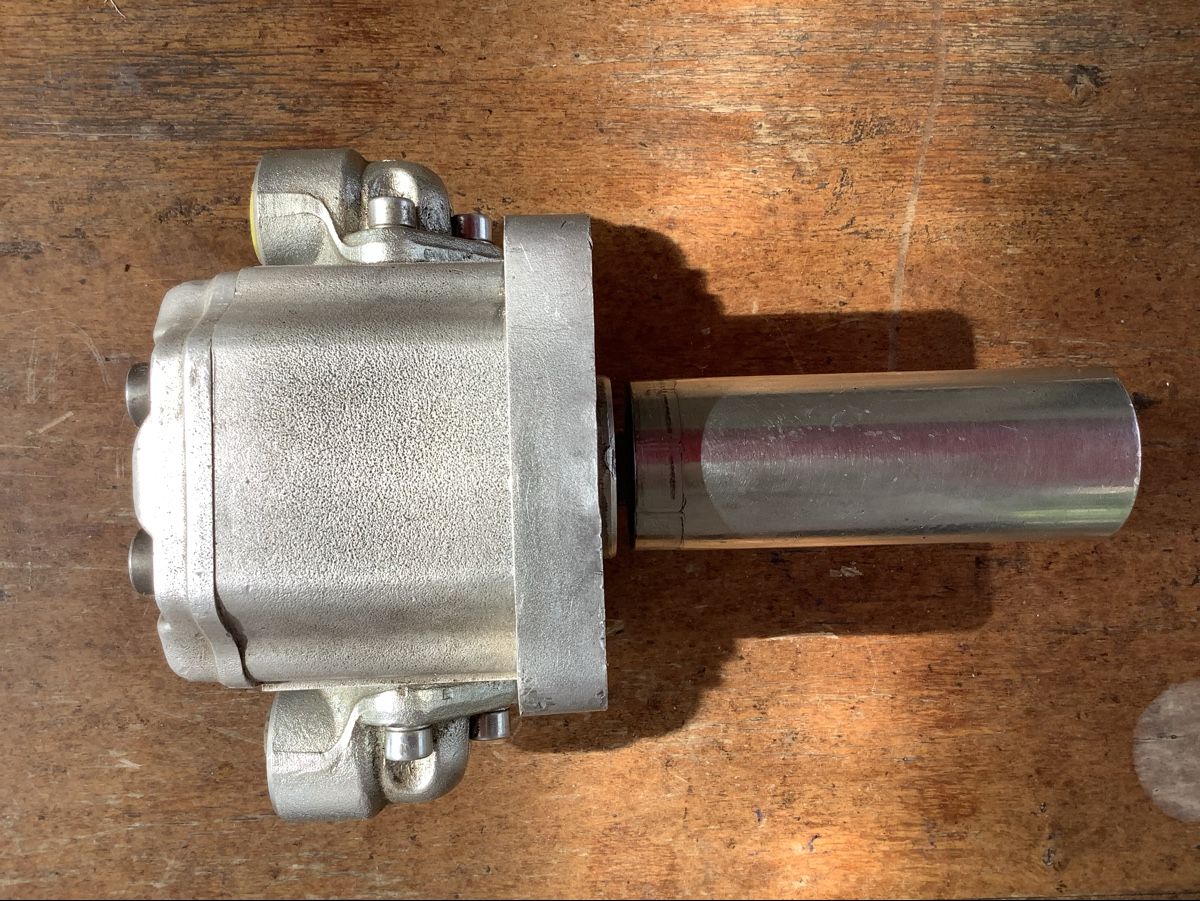 Traktoren: Hydraulikpumpe   pompe hydraulique – Defekt aus charrat von DBblue4 8