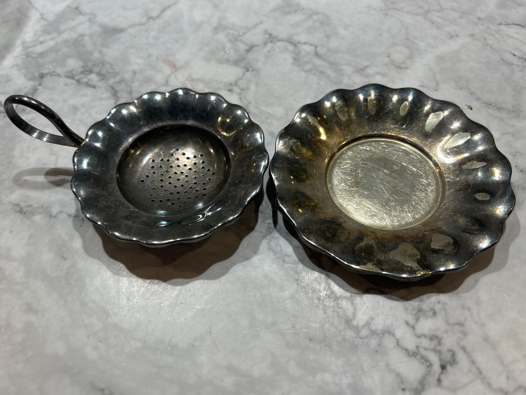 Geschirrsets: Teesieb mit Unterteller Silber oder versilbert – Gebraucht aus Basel von toy_t8bb 1