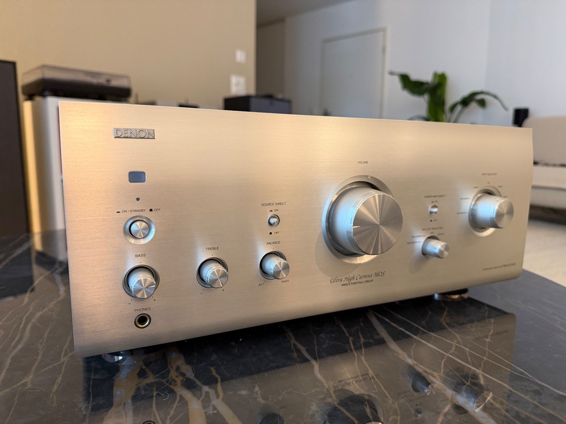 Denon Amplificatori: DENON PMA-2010AE – Usato da Rapperswil SG venduto da Whitecielo
