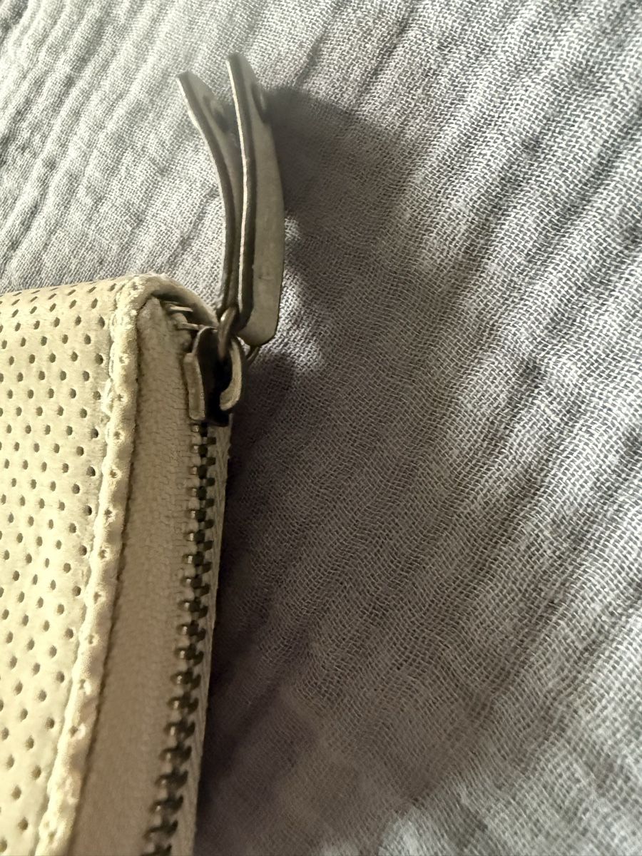 Brieftaschen: Geldbörse perforiert hellbeige gebraucht – Gebraucht aus Perlen von SPICE24 3