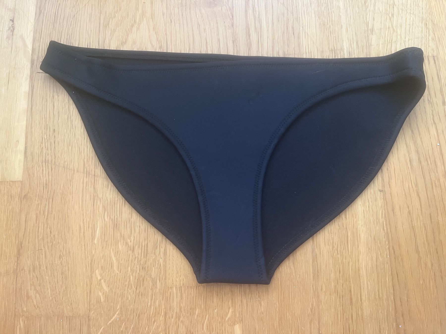 Badekleider & Bikinis: Triangl Bikini Grösse M gebraucht – Neu (gemäss Beschreibung) aus Schaffhausen von Weggli95 1