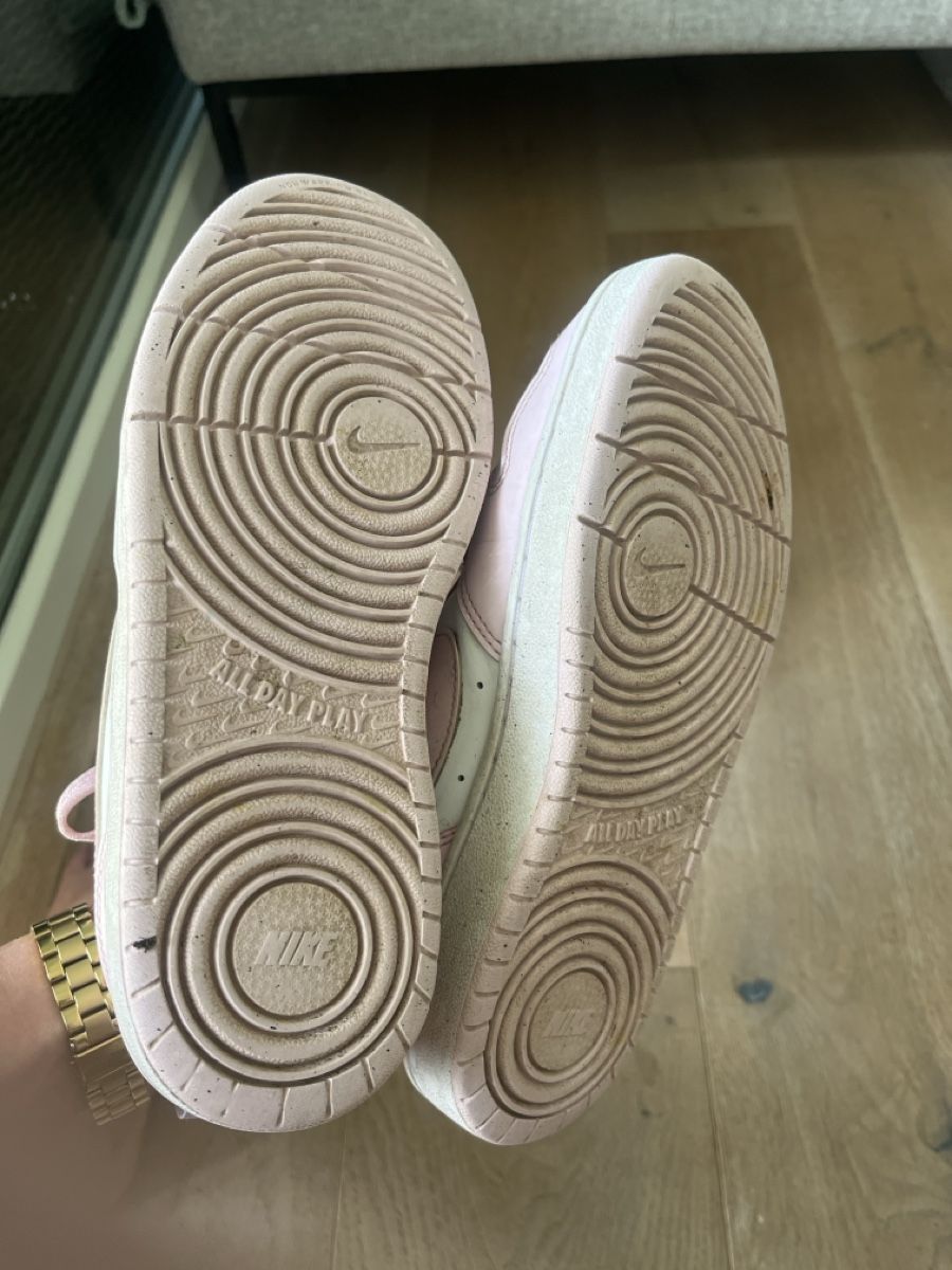 Nike Scarpe da donna: Nike Sneakers Grösse 37.5  – Usato da Emmen venduto da cocowalk 2