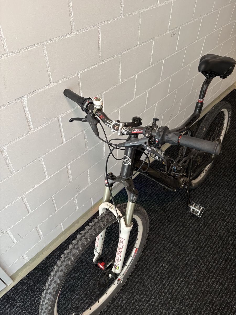 Biciclette: 2 Mountainbikes schwarz gebrauchter Zustand – Usato da Zizers venduto da kaa_gl6r 1
