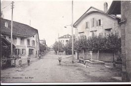 MEZIÈRES, la rue et ses commerces