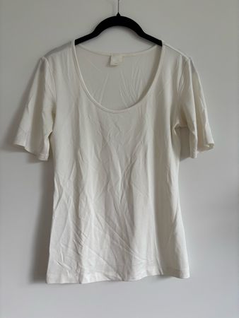 H&M off white / cream Tshirt Size S