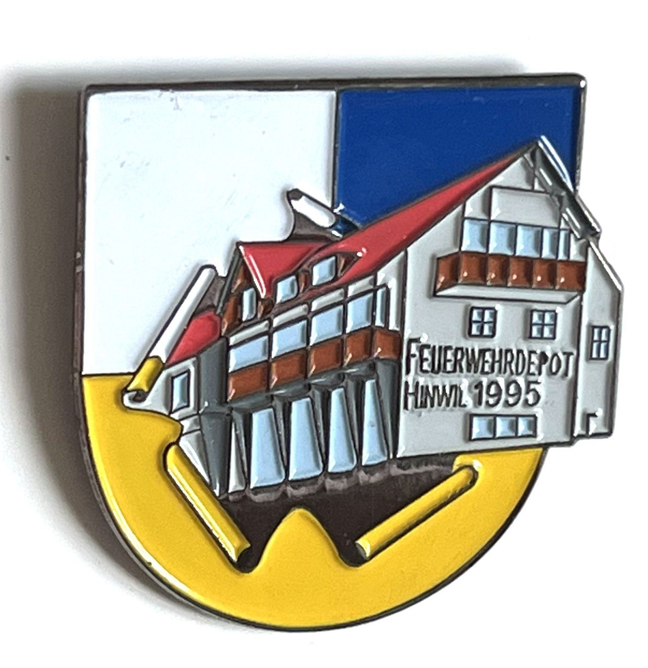 Placchette & Badge: Pin Feuerwehrdepot Hinwil 1995 – Usato da Kriens venduto da TSCH1