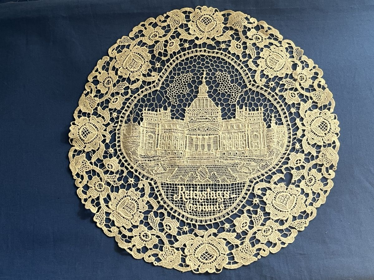 Decken: Geklöppelte Decke Reichtagsgebäude – Gebraucht aus Romanshorn von Apfelschuss