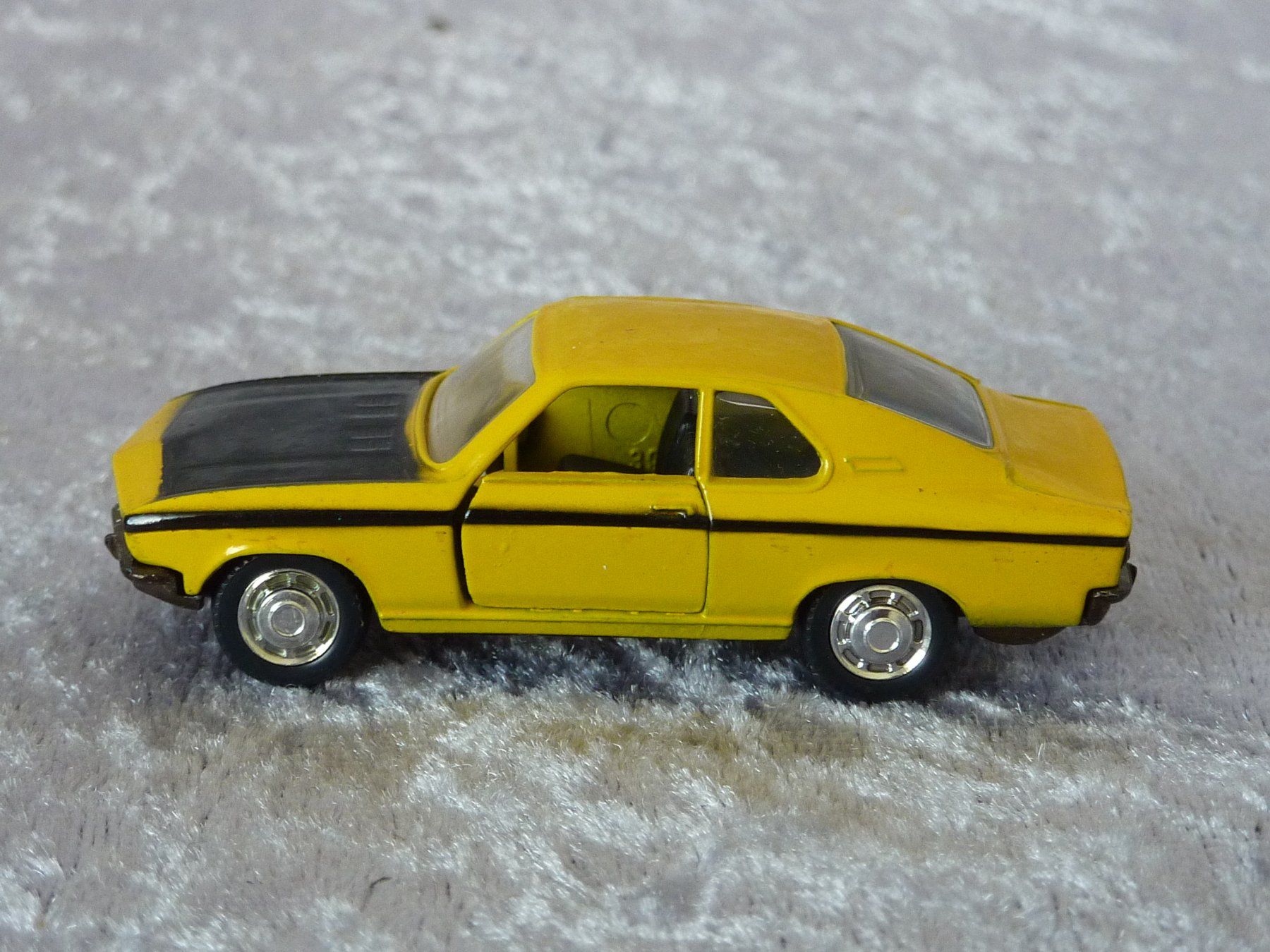 Schuco Modellini d'auto: Opel Manta A SR  1:66 – Usato da Dürrenäsch venduto da Cobra1ch