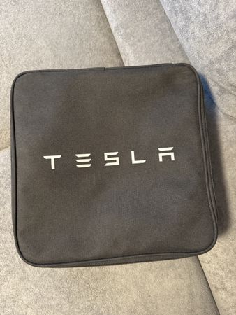 Tesla Ladekabeltasche Zubehörtasche guter Zustand