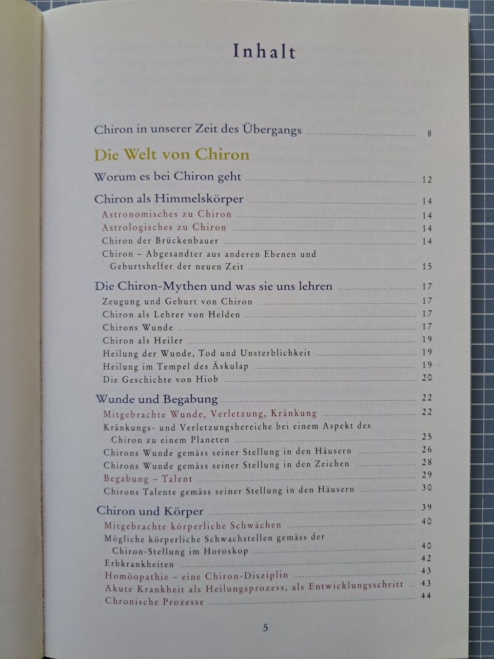 Libri: Die Chiron-Fibel / Astrologiebuch – Usato da Oetwil am See venduto da Kuechenzeit 2