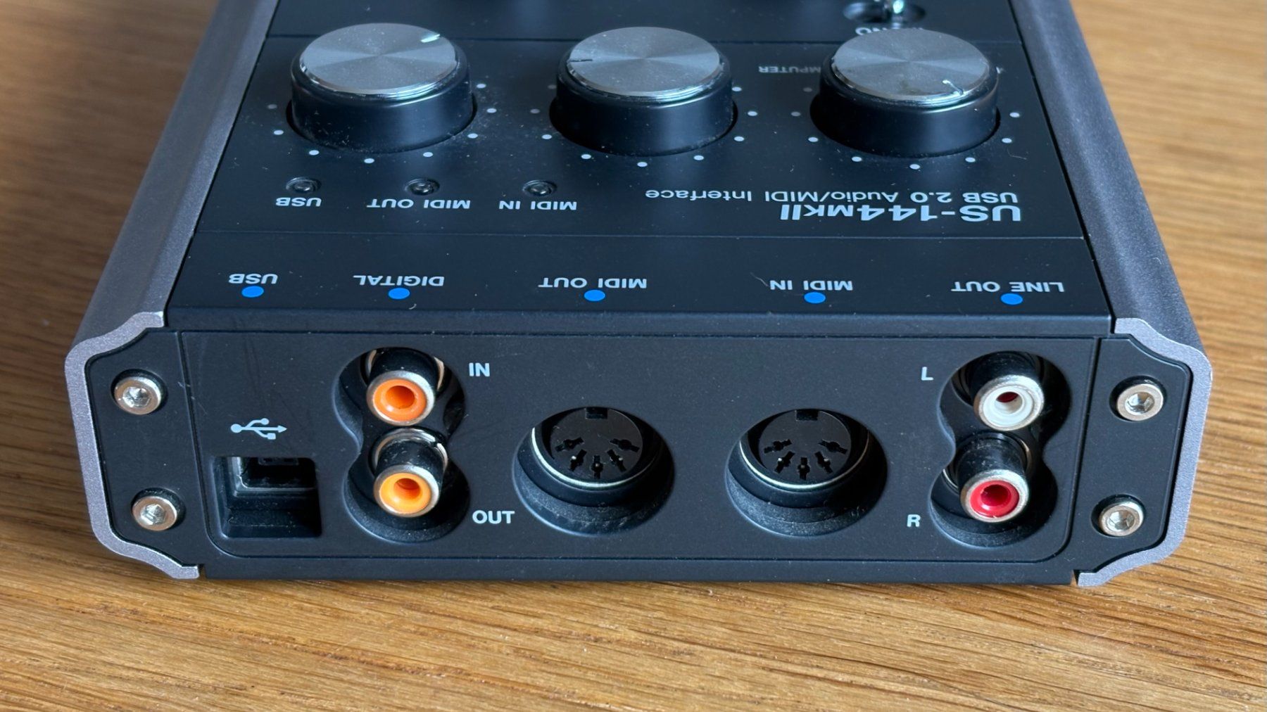 Attrezzatura per studi di registrazione: Tascam US-144mkII USB 2.0 Audio MIDI Interface – Usato da Azmoos venduto da alexsuper 2