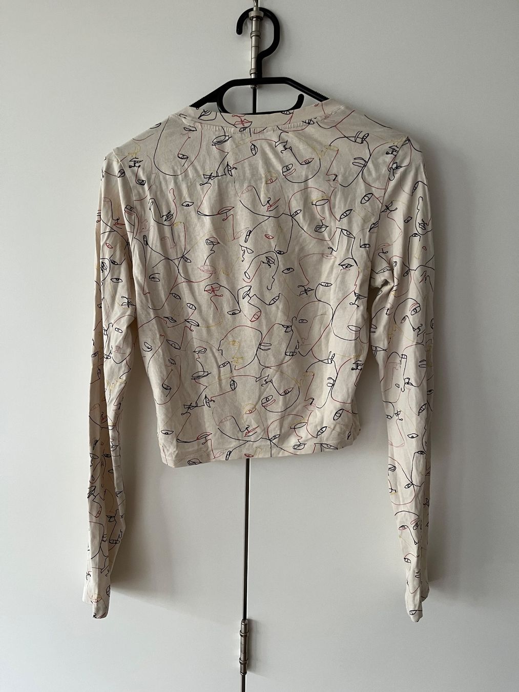 Monki Top: Monki Crop Top Jerseyshirt Print M Langarm – Usato da Gümligen venduto da blackberrys 1