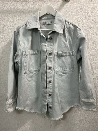 Zara Jeansjacke hellblau im used Look, Gr. XS