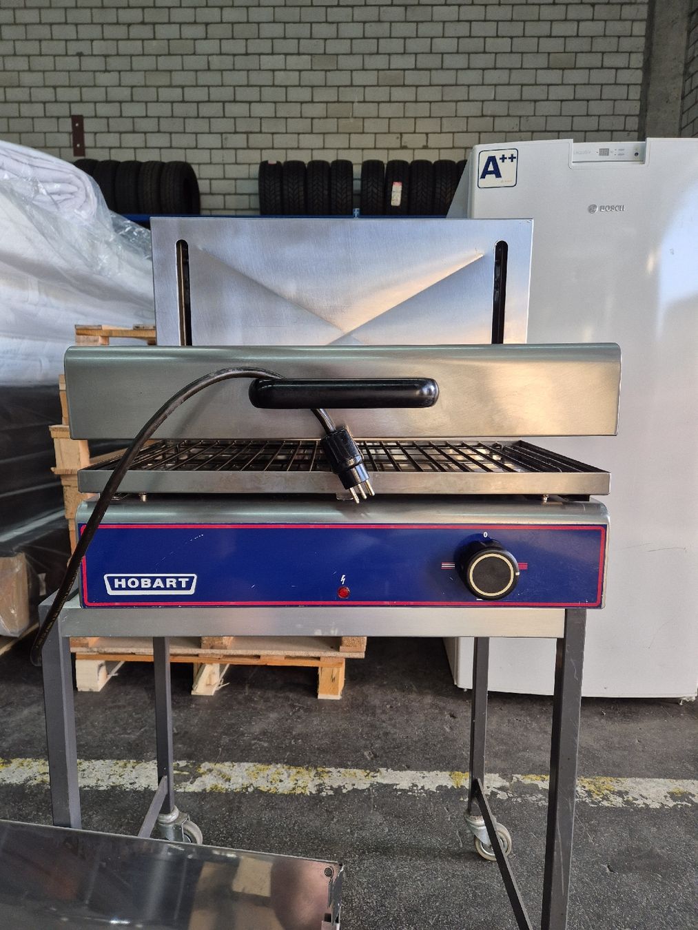 Hobart Küchengeräte: Hobart Salmander mit Wandhalterung – Gebraucht aus Buchs SG von helo02 3