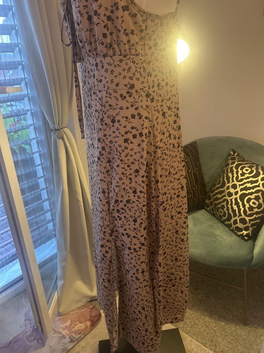 Vestiti: Sommerliches Maxikleid mit Blumenmuster, Grösse M – Nuovo (secondo la descrizione) da Bettlach venduto da Aresdiego 2