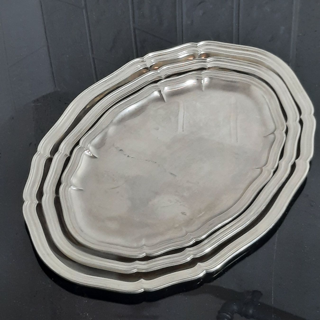 Plateaux: 3er-Set von Serviceplatten mit harmonischem Design – D'occasion à Unterägeri par Altgoldschmuck
