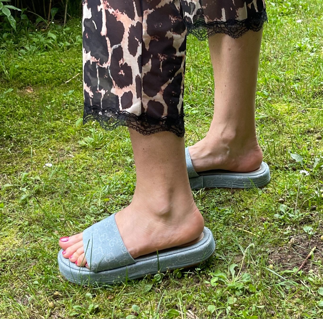 Scarpe da donna: Jeans sandali con logo-39.5/40 – Nuovo (secondo la descrizione) da Gordevio venduto da LanaZimm 2