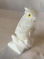 Eule Figur Stein Handgeschnitz mit den Gelbe Auge 