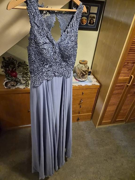Kleider: Abendkleid Hellviolet – Gebraucht aus Dornach von man_hsg8