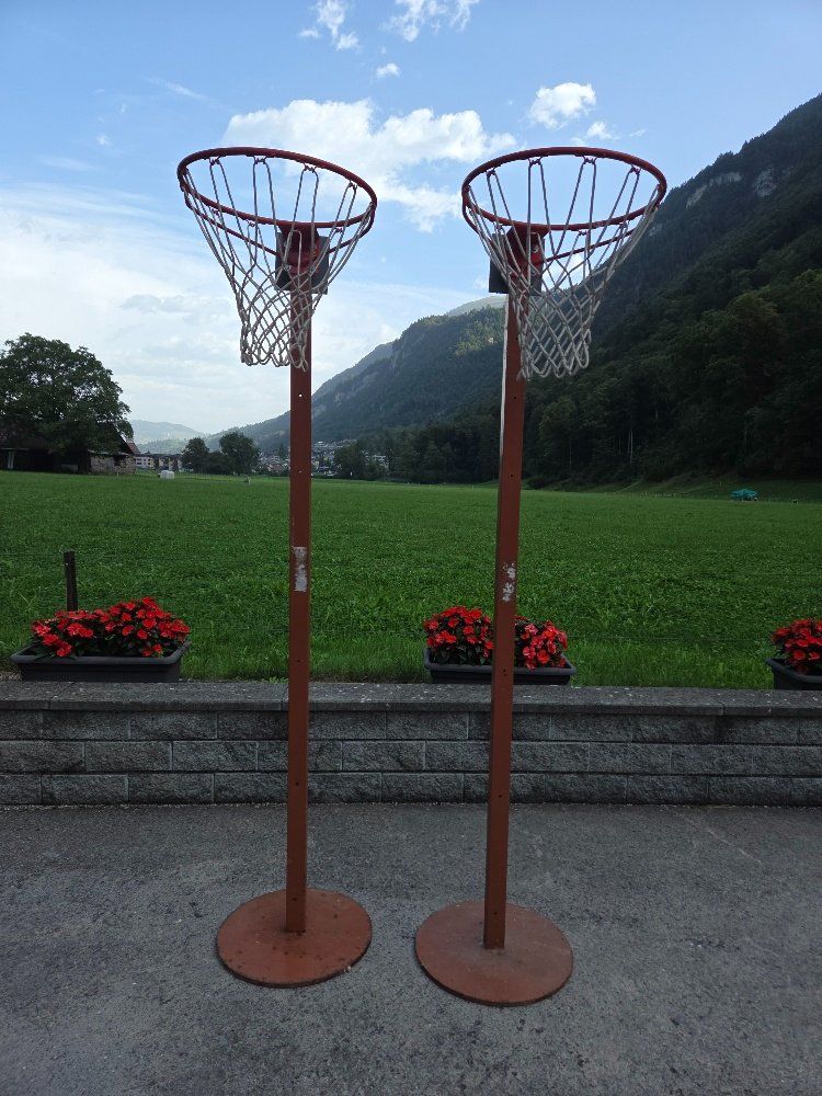 Basketballkörbe: 2 Stück Korbball-Korb – Gebraucht aus Wolfenschiessen von Mazu342 1