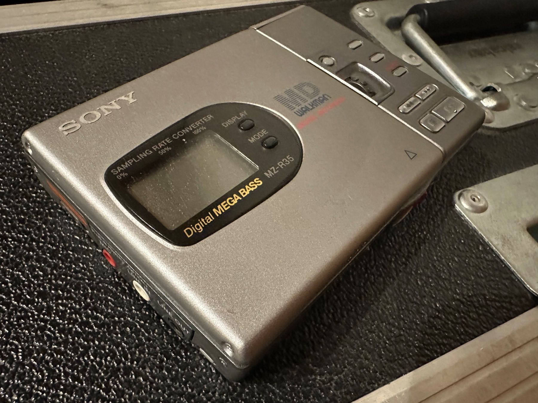 Kompaktkassetten: Sony MD Walkman MZ-R35 – Defekt aus Stettfurt von 2442
