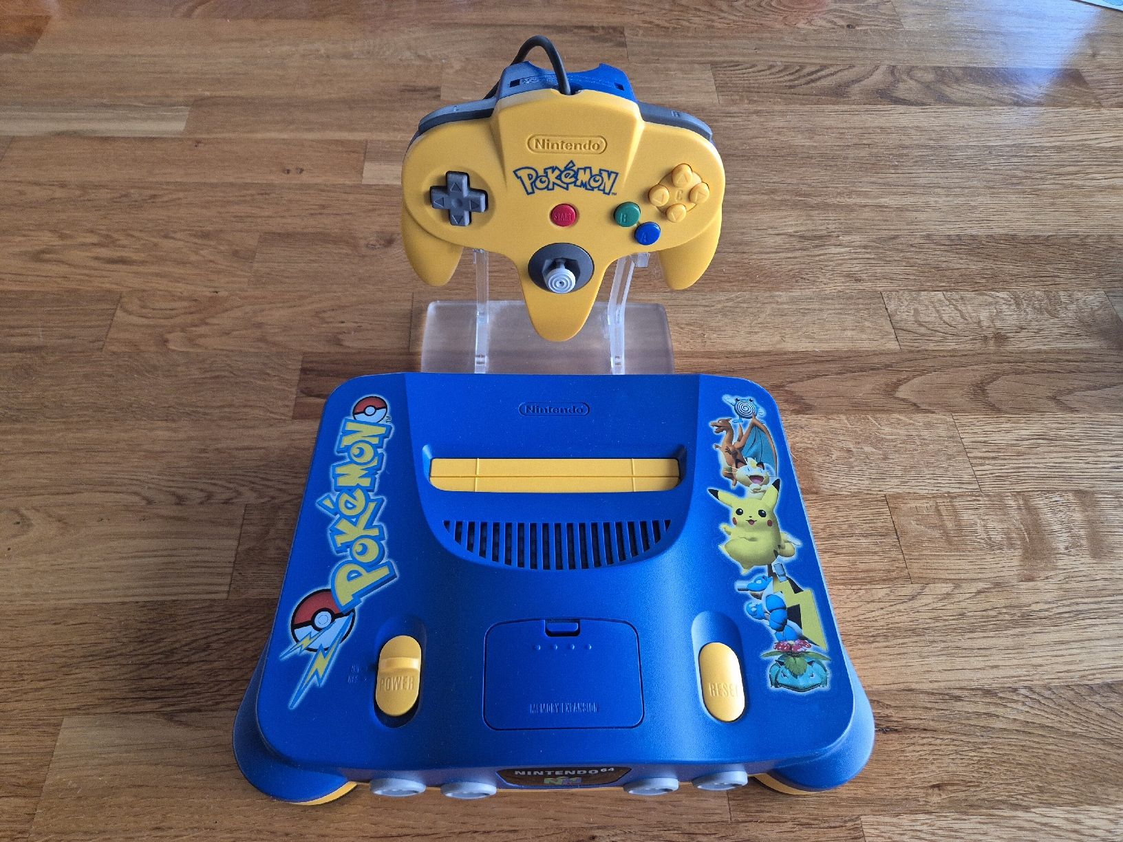 Nintendo Console: Nintendo 64 Konsole Pokémon edition – Usato da Schenkon venduto da -Conker-