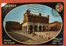 Piacenza Piazza dei Cavalli Palazzo Goticus 1984