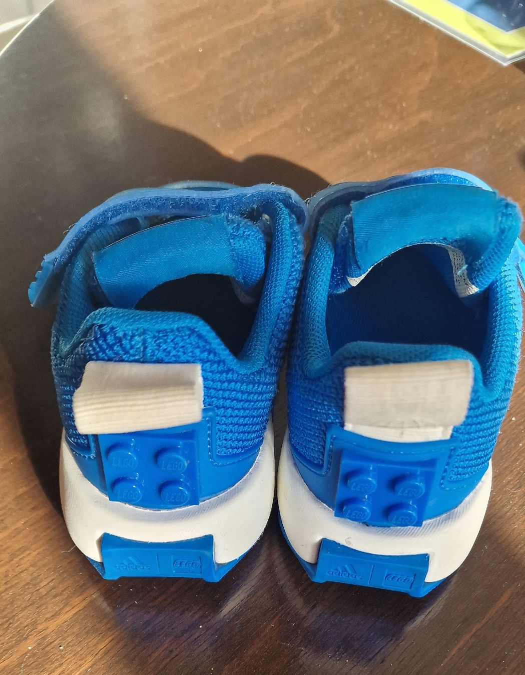 Scarpe per ragazzi: Adidas Lego Schuhe Grösse 23 – Usato da Kandersteg venduto da Foxtrott7777