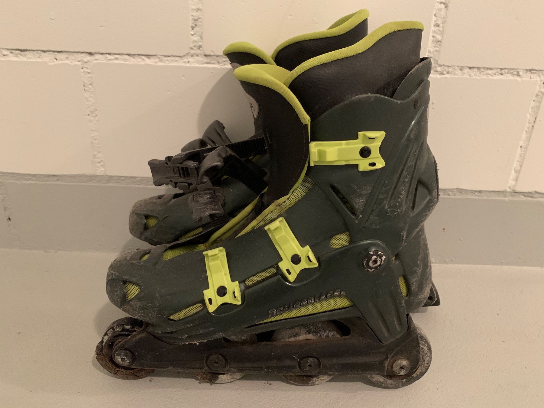 Pattini in linea & Pattini a rotelle: Inlineskates Grösse 40 (defekt) – Difettoso da Eschlikon TG venduto da 1.-