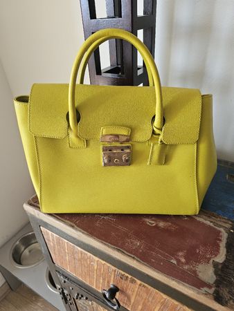 Sac à main Furla jaune tendance – idéal pour l'été!