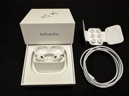 Apple AirPods Pro 2 mit MagSafe Case und div. Zubehör