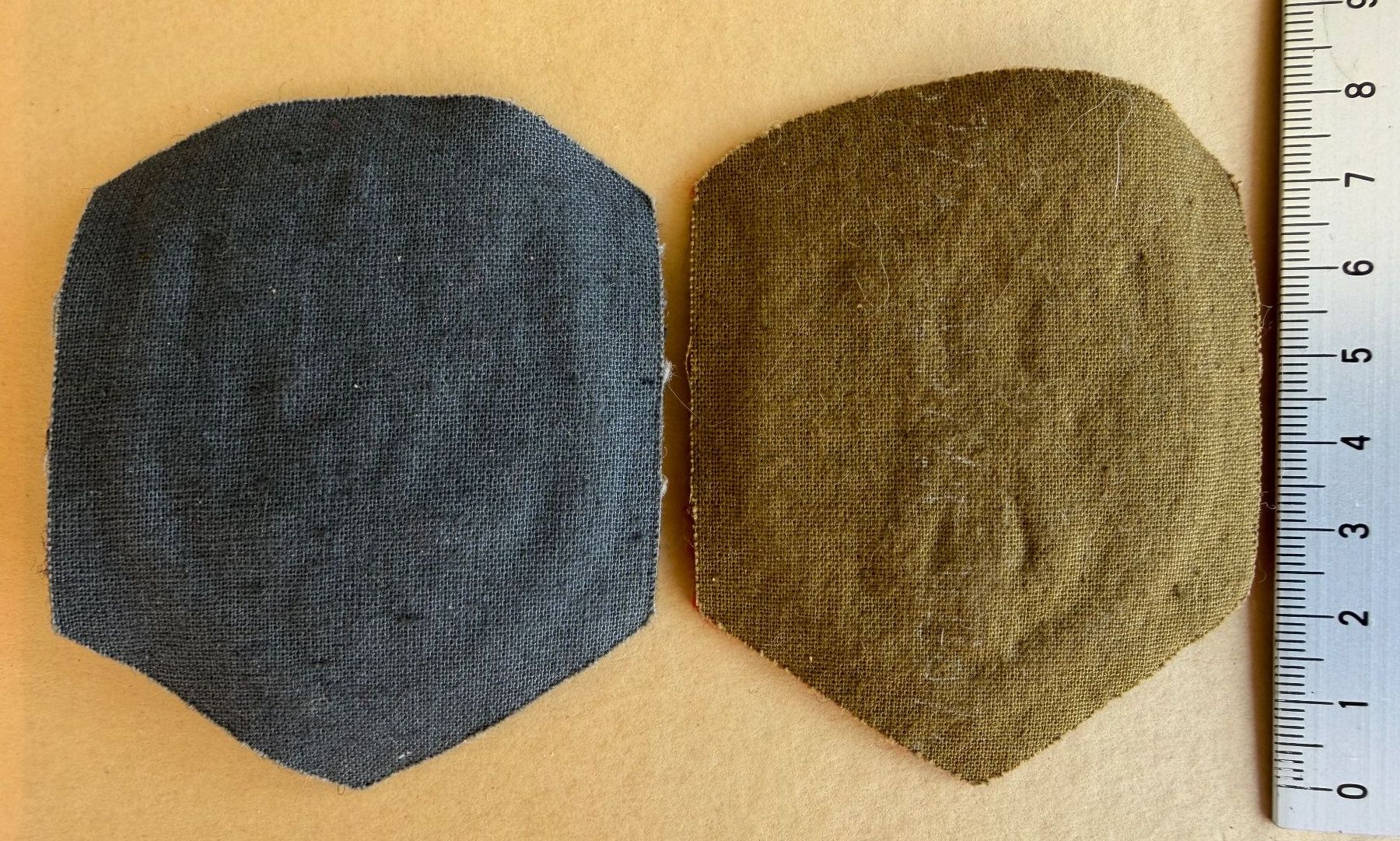 Placchette & Badge: 2 Ausland Militär Abzeichen – Usato da Kriens venduto da redez 1